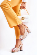 MERISS Zamszowe modne czółenka sandały z ozdobą beżowe lewy widok