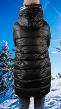 ciepła damska kurtka zimowa długa z kapturem czarna z tyłu